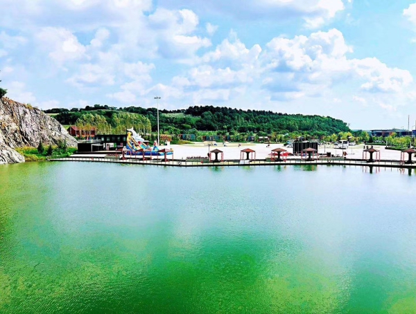 长春人身边的“天池”——莲花山俏天池度假营地